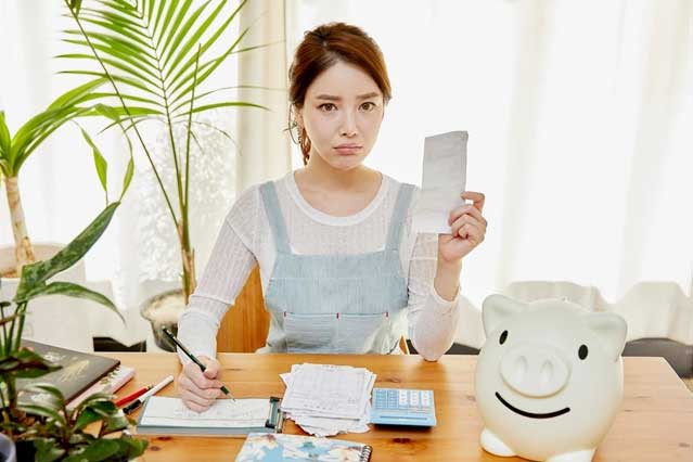 Tìm được "quỹ đen" của chồng, tôi đưa hết cho mẹ chồng xử lý