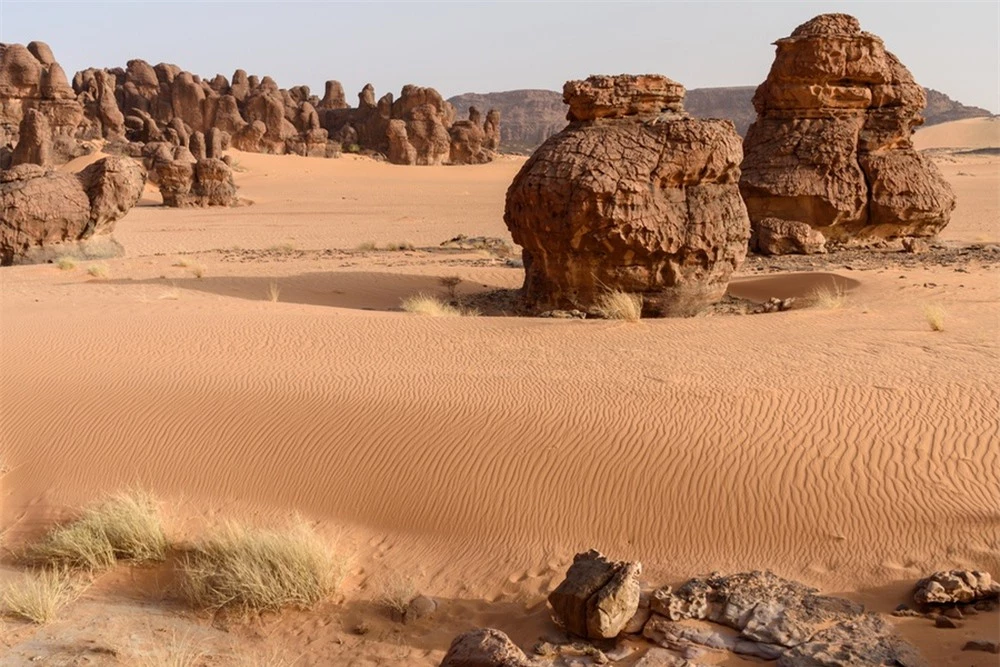 Dùng radar đo độ sâu sa mạc Sahara, các nhà khoa học phát hiện ra thứ khổng lồ bên dưới - Ảnh 6.