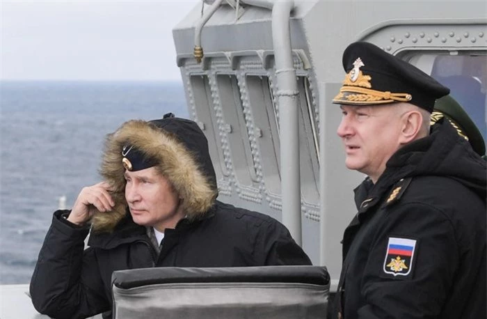 Bộ Quốc phòng Liên bang Nga đã đặt ra cho mình một nhiệm vụ đầy tham vọng, đó là thành lập mới hai quân khu, hai tập đoàn quân và Vùng hải quân Azov vào cuối năm 2023.