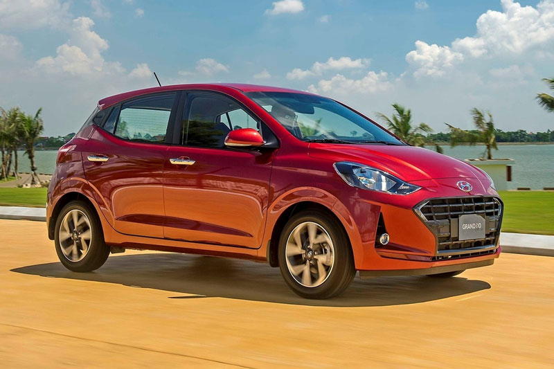 Ôtô giá rẻ đua khuyến mại, giảm giá cả chục triệu đồng