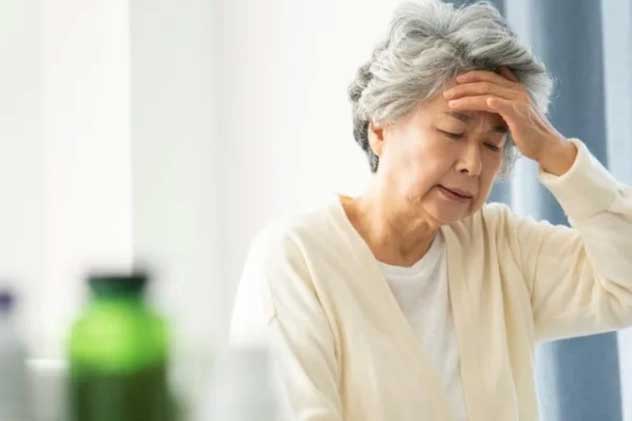 Mẹ đi dưỡng bệnh 2 tuần, anh tôi đã gọi điện hối thúc bà về quê