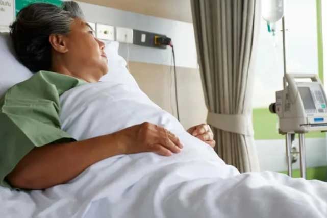 Ngày mẹ chồng nhập viện, chúng tôi mới biết bí mật của bà và chị chồng