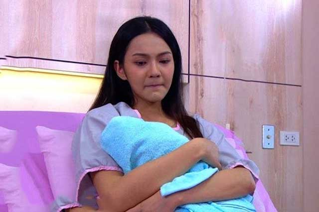 Chị chồng khóc lóc, năn nỉ một điều sau khi chăm sóc tôi ở cữ 1 tháng