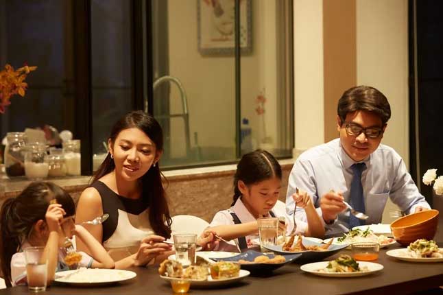 Cả nhà ngỡ ngàng với kế hoạch kỉ niệm 10 năm ngày cưới của anh rể