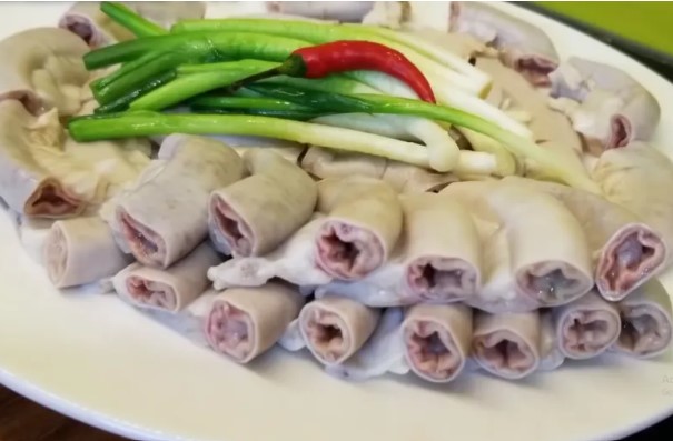 Luộc lòng lợn cứ cho thêm thứ này đảm bảo lòng trắng giòn sần sật, không dai, không hôi