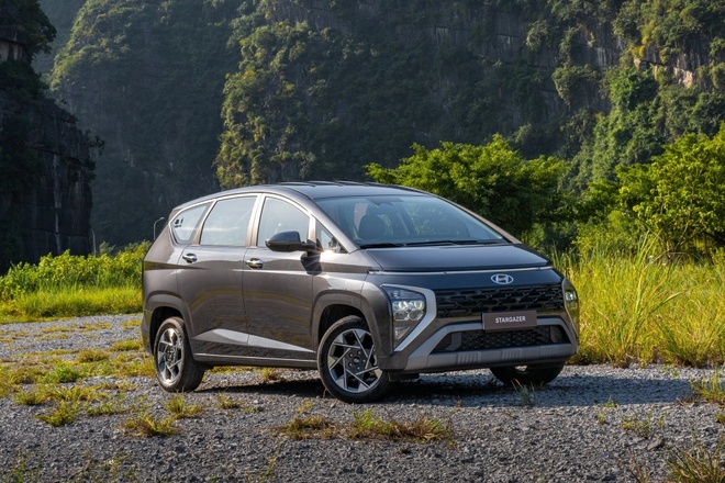 Xe MPV bình dân đua khuyến mại, Stargazer xả kho giảm giá cả trăm triệu