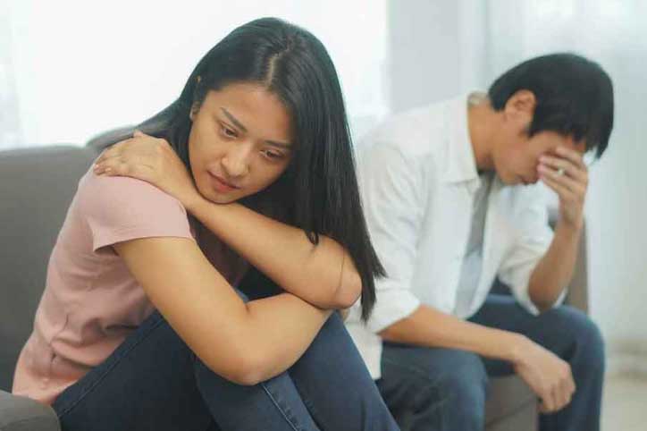 Chồng nổi nóng bắt tôi nghỉ việc vì làm cùng công ty với bạn trai cũ