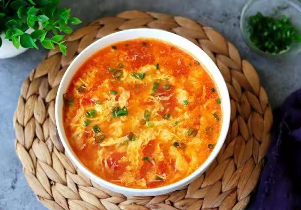 Nấu canh trứng cà chua đậm đà, nóng hổi cho lạnh, cả nhà ai cũng thích mê