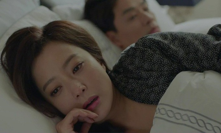 Mang cả thùng quần áo mới về quê, vừa mở ra chị dâu đã bĩu môi và chê một câu thẳng thừng khiến tôi ngượng chín mặt