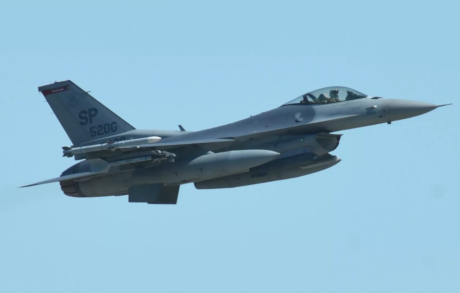 may-bay-chien-dau-f-16.jpg