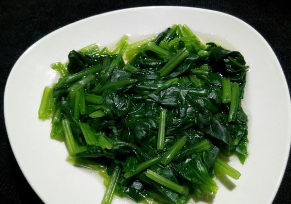 4 loại rau nấu chín giàu dinh dưỡng hơn ăn tươi sống