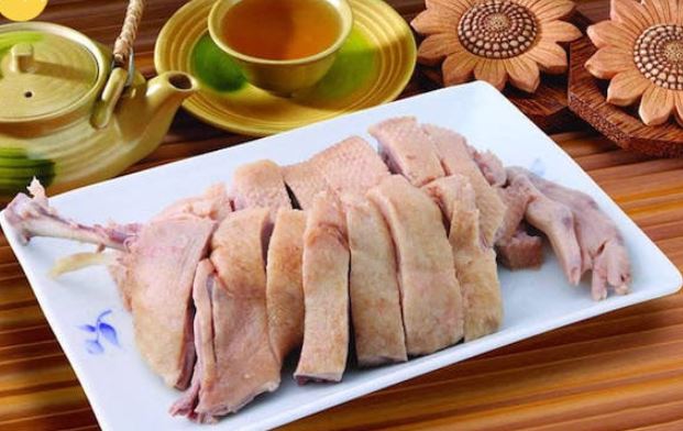 Luộc vịt đừng đổ thẳng nước lạnh vào: Đem nấu cùng thứ này thịt hết sạch mùi hôi, đậm đà ngon hết nấc