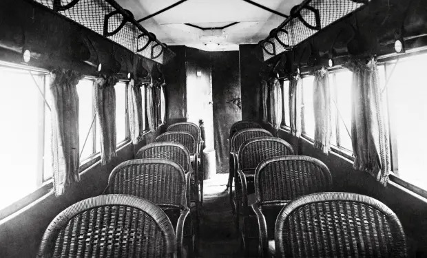 Cảnh tượng trên khoang máy bay từ 100 năm trước