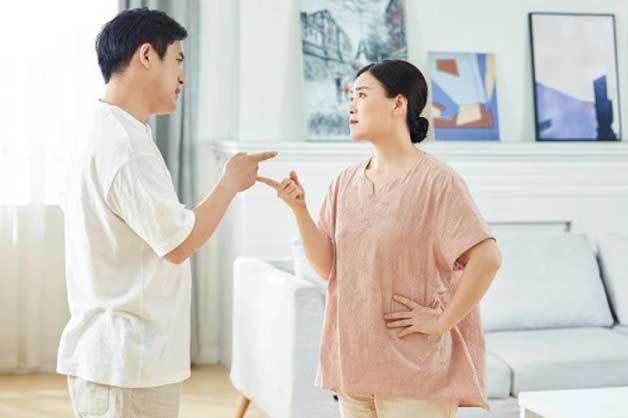 Nhìn cách chồng dạy con mà tôi vừa giận vừa lo