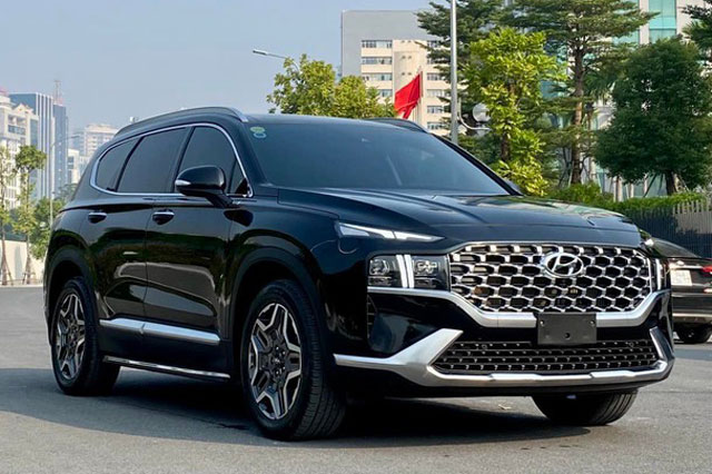 Giá Hyundai Santa Fe phiên bản dầu cao cấp chạm 'đáy' mới, giảm kỷ lục 300 triệu đồng