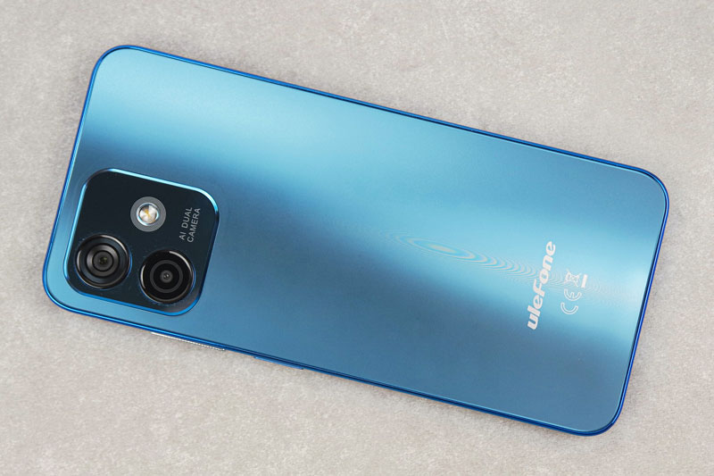 Smartphone RAM 8 GB, pin 4.400 mAh, gi&#xE1; h&#x1A1;n 3 tri&#x1EC7;u &#x111;&#x1ED3;ng