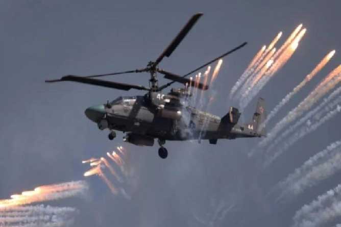 Hệ thống EW bảo vệ trực thăng Ka-52 Nga an toàn ngay cả khi bị tên lửa tấn công ồ ạt