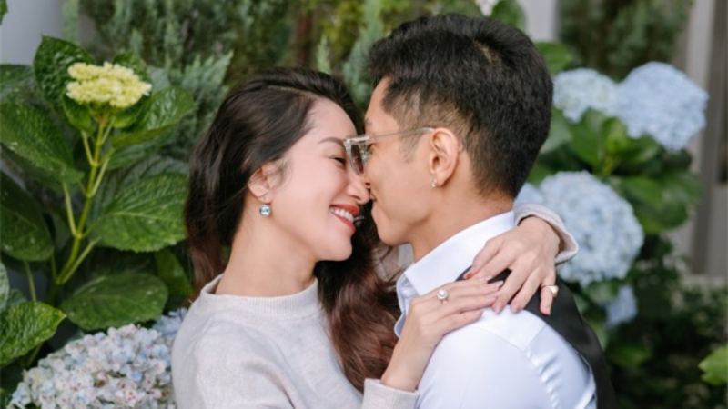 Khánh Thi khoe bụng bầu 6 tháng trong bộ ảnh mừng sinh nhật ông xã Phan Hiển 