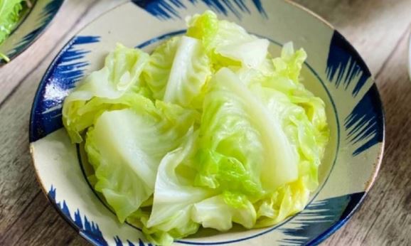 Luộc bắp cải chỉ bỏ nước lạnh là chưa đủ: Làm theo cách này rau giòn sần sật, ngọt nước giữ nguyên dinh dưỡng