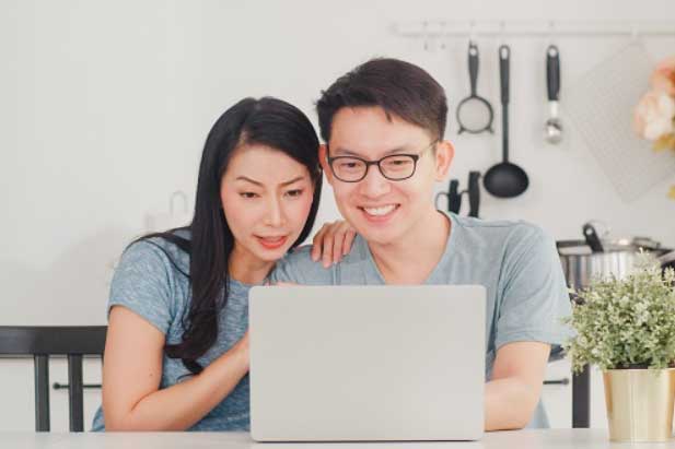 Nhờ chị hàng xóm, tôi phát hiện ra thu nhập thật của chồng