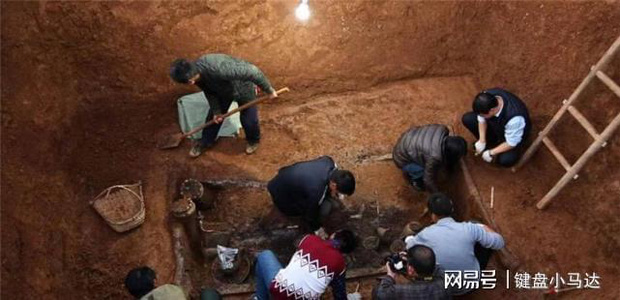 Mở quan tài Dương quý phi, đoàn khảo cổ sững sờ không tin vào mắt mình khi phát hiện bí mật chua xót về đại mỹ nhân