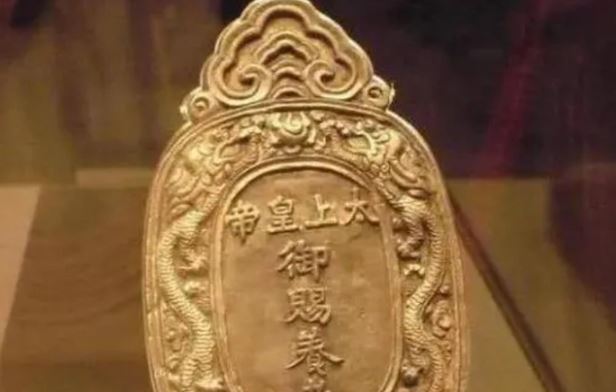 Người đàn ông mang "kim bài miễn tử" đi thẩm định, chuyên gia phán: "Anh cũng to gan đấy!"