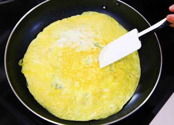 Rán trứng cho thêm thứ này, trứng bông xốp, mềm tan, không hề bị tanh
