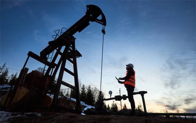 Liệu giá dầu mỏ trên thị trường thế giới có ngừng giảm? - Ảnh 1.