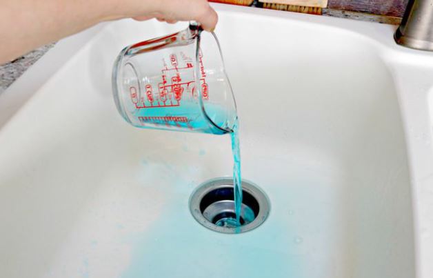 Đổ nước súc miệng vào máy giặt, kết quả khiến nhiều người bất ngờ