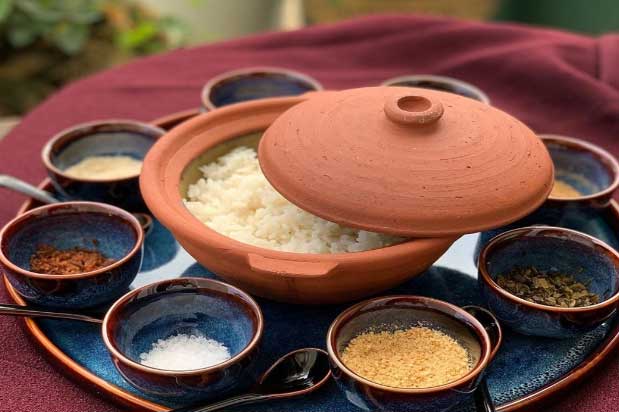 Ẩm thực Việt: Cơm muối - Món 'sơn trân hải vị' ở xứ Huế, có tiền cũng khó mà ăn