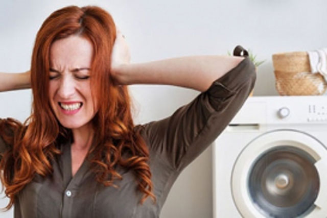 Máy giặt kêu to rung lắc mạnh khi vắt đừng vội gọi thợ: Làm theo cách này máy chạy êm ru, không tốn tiền