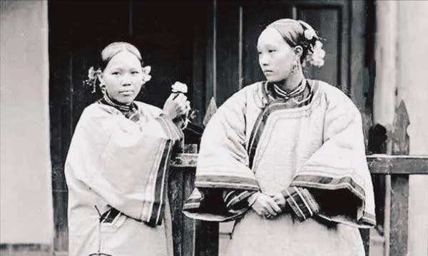 Loạt ảnh hiếm chụp mỹ nữ thời nhà Thanh dưới ống kính nhiếp ảnh gia Pháp