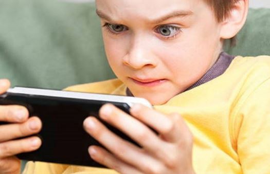 6 tuyệt chiêu giúp cha mẹ ‘cai nghiện’ điện thoại thành công cho con