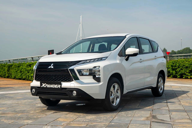 Mitsubishi Xpander cho Toyota Veloz Cross 'hít khói' về doanh số