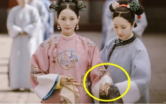 Tại sao sau khi được Hoàng đế thị tẩm, phi tần lại cần người dìu về cung?