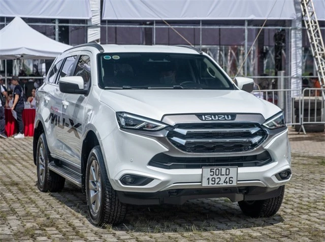 Đại lý xả kho Isuzu mu-X 2022: Giảm 145 triệu, nỗ lực tìm khách dưới sức ép của Everest và Santa Fe - Ảnh 2.