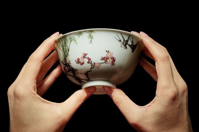 Chiếc bát cổ thời Ung Chính được bán với giá hơn 25 triệu USD
