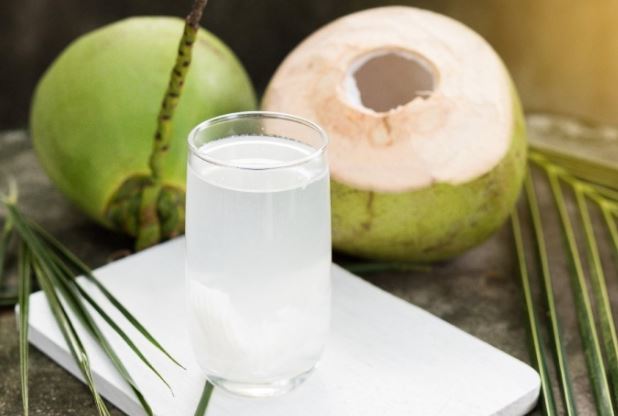 Nước dừa cực tốt nhưng tuyệt đối không uống vào 3 thời điểm này