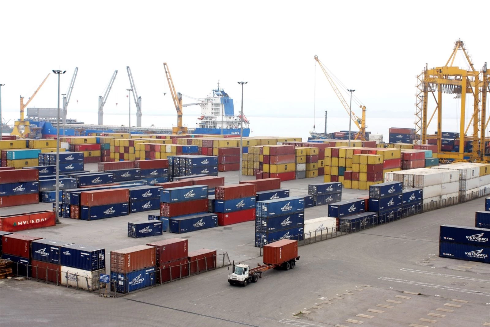 6 tháng đầu năm xuất nhập khẩu hàng hóa của Việt Nam đạt gần 288 tỷ USD
