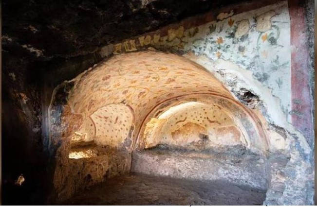 Hầm mộ bằng đá lớn nhất thế giới với 400 căn phòng đầy châu báu