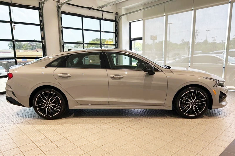 Kia K5 2024 chốt giá gần 600 triệu đồng