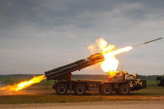 Pháo phản lực BM-30 Smerch Nga nhận đạn dẫn đường mới để 'quyết đấu' HIMARS Mỹ