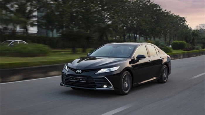 phân khúc sedan hạng d: toyota camry giảm doanh số vẫn giữ ngôi vương