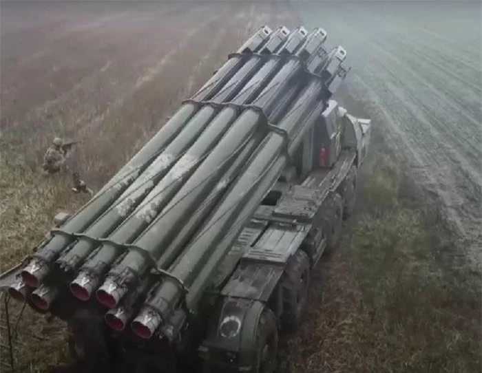 Hệ thống pháo phản lực phóng loạt (MLRS) BM-30 Smerch của Nga, được sử dụng tích cực trong các hoạt động quân sự suốt thời gian qua dự kiến sẽ nhận đạn dẫn đường thế hệ mới, truyền thông Nga cho biết.