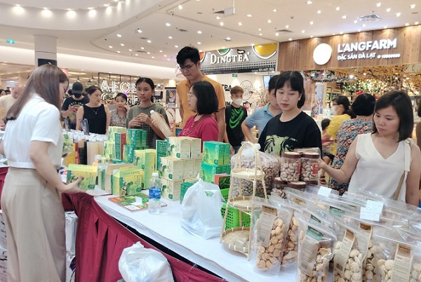 Hơn 1.000 sản phẩm OCOP, đặc sản vùng miền được quảng bá tại Hà Nội