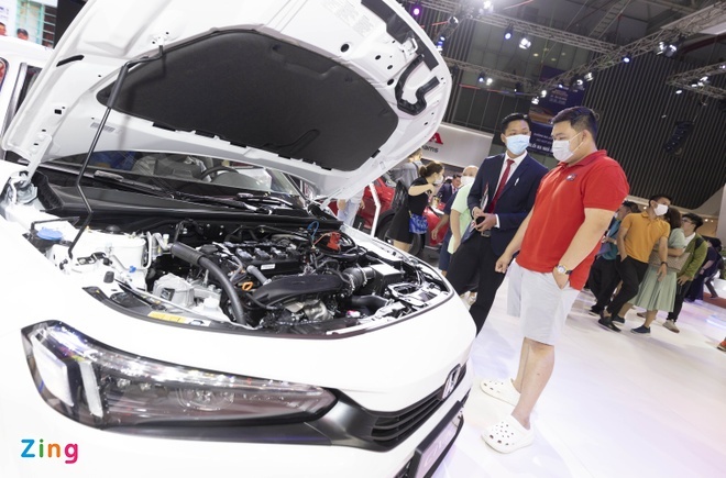 Làn sóng đặt cọc mua xe sớm để nhận ưu đãi kép