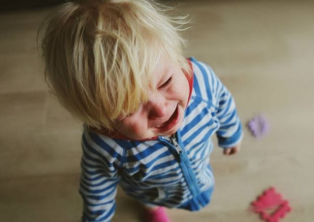 5 tình huống trẻ ăn vạ và cách xử lý thông minh của cha mẹ