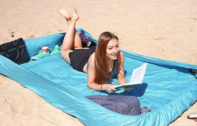 Bạn sẽ tiếc hùi hụi nếu không biết 11 mẹo này khi đi biển, cách giữ ví tiền, điện thoại 'chất lừ'