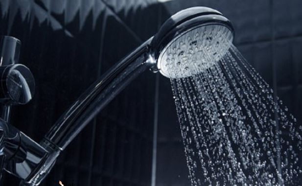 Tắm đêm và 4 tác hại nguy hiểm bạn cần biết