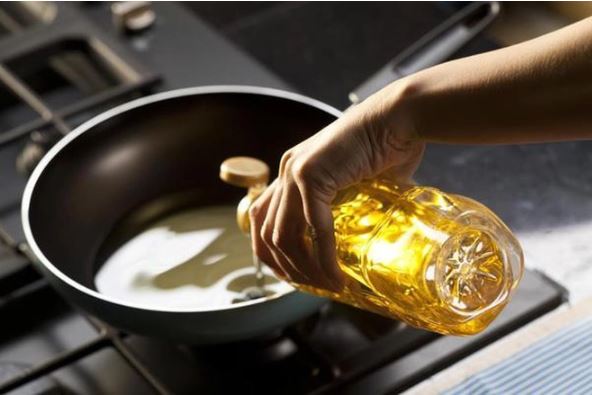 WHO kêu gọi tránh xa 3 loại dầu ăn này nếu muốn bảo vệ gan